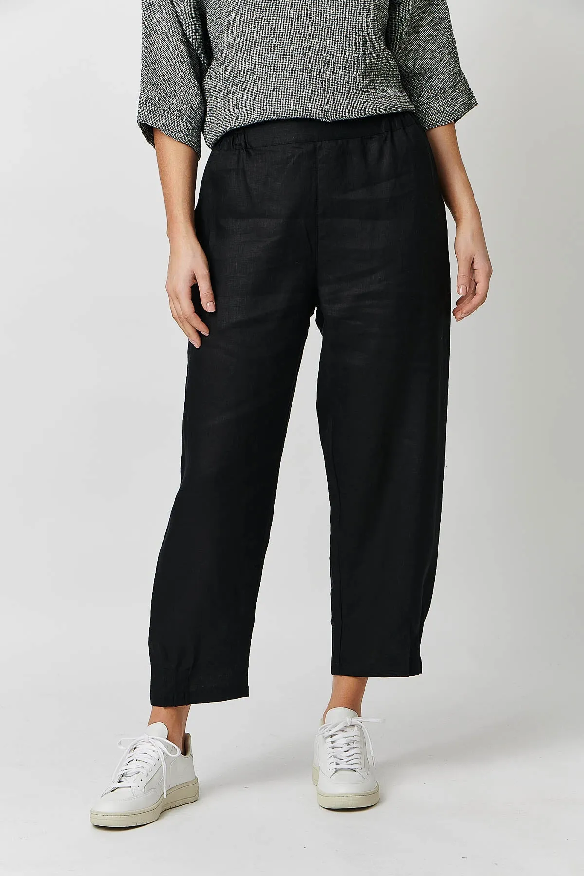 GA356 Staple Linen Pants in Black