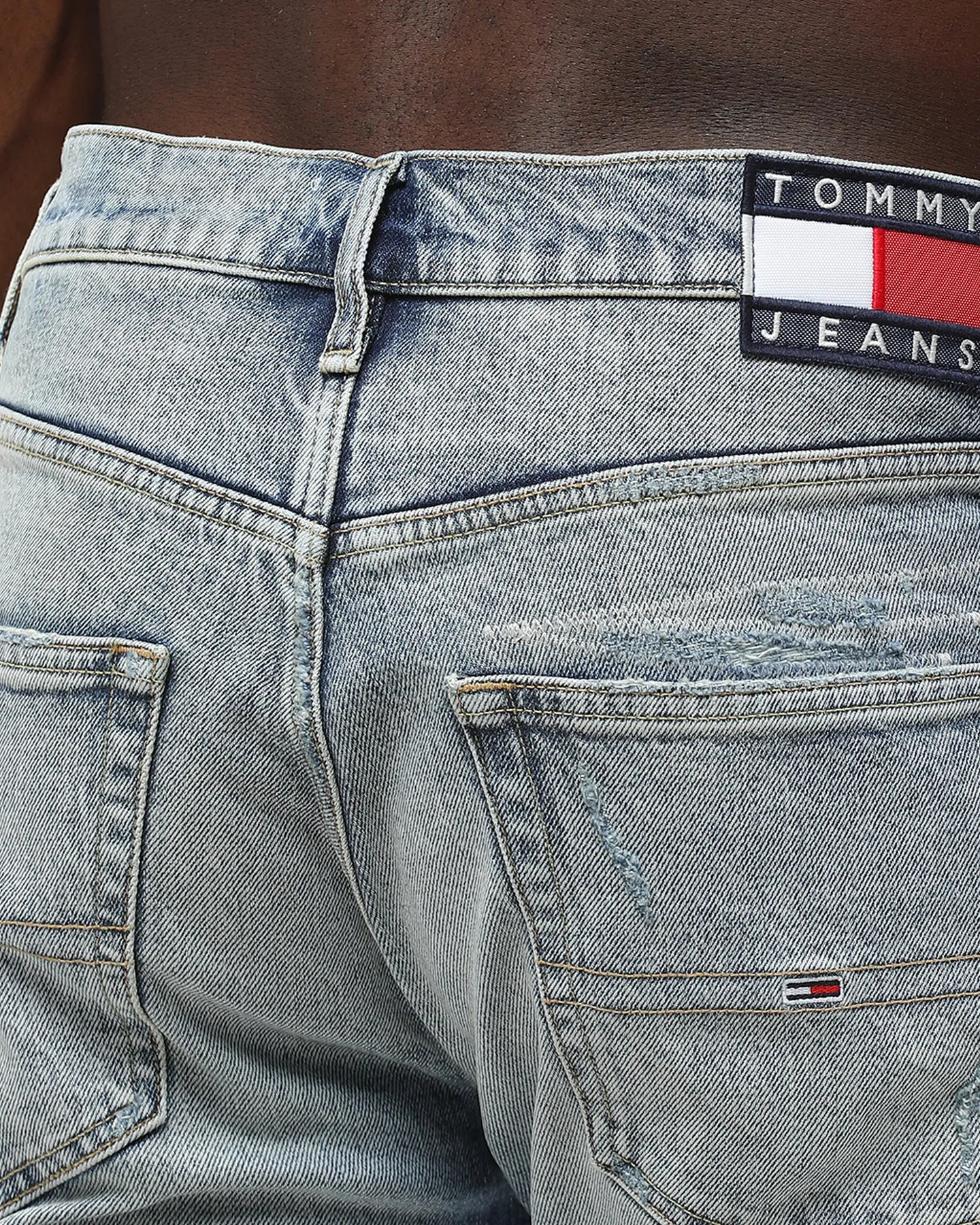 Tommy Jeans Men's 1988 Relaxed Tapered Jean Light Blue